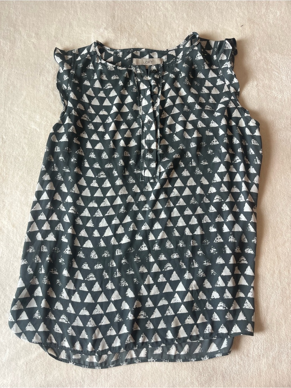Ann Taylor LOFT Blouse Top Cap Sleeve Henley Button Geometric Gray White MED